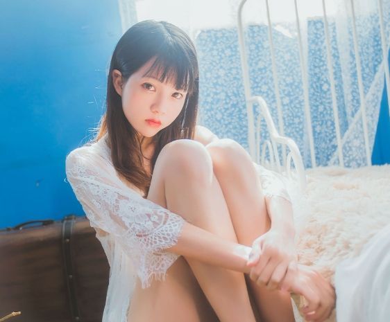 桜桃喵《小少女_少女私房》：一段温暖的清晨私语