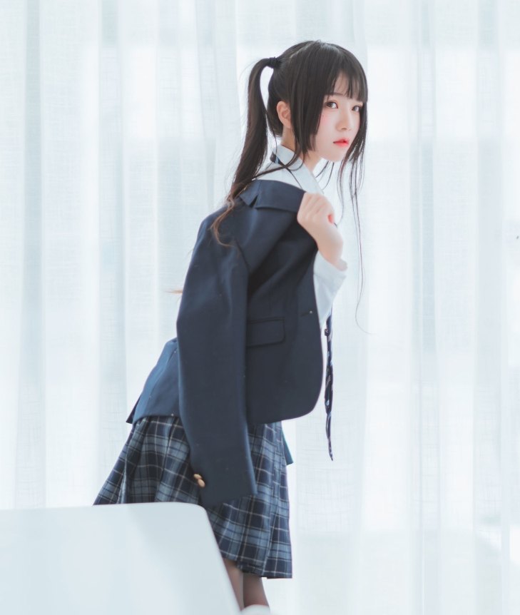 桜桃喵《冬季制服丝秀》:校园与成熟完美结合的美丽瞬间 第2张 桜桃喵《冬季制服丝秀》:校园与成熟完美结合的美丽瞬间 第2张